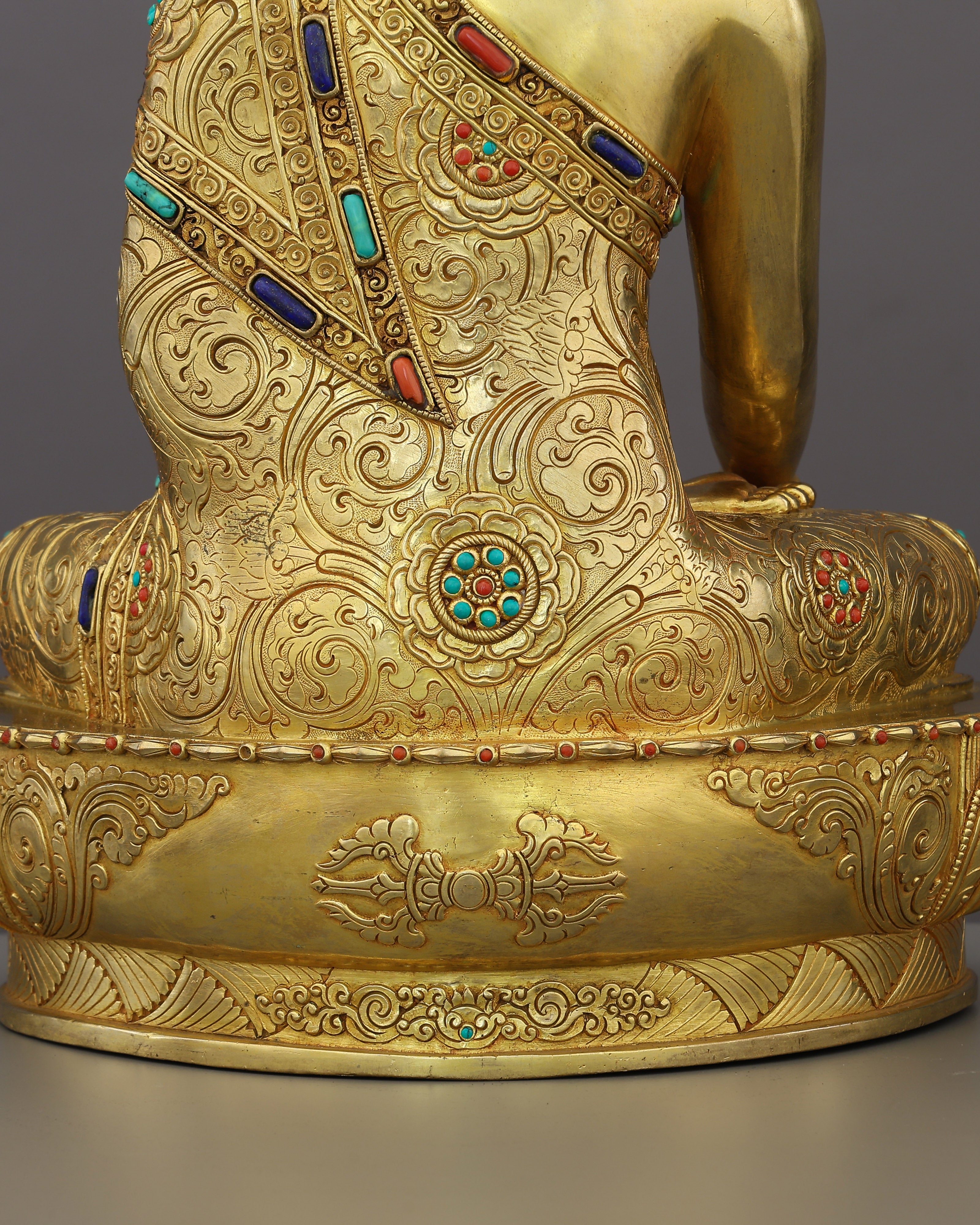 Awakened in Gold | Sakyamuni Buddha Statue That Commands Reverence