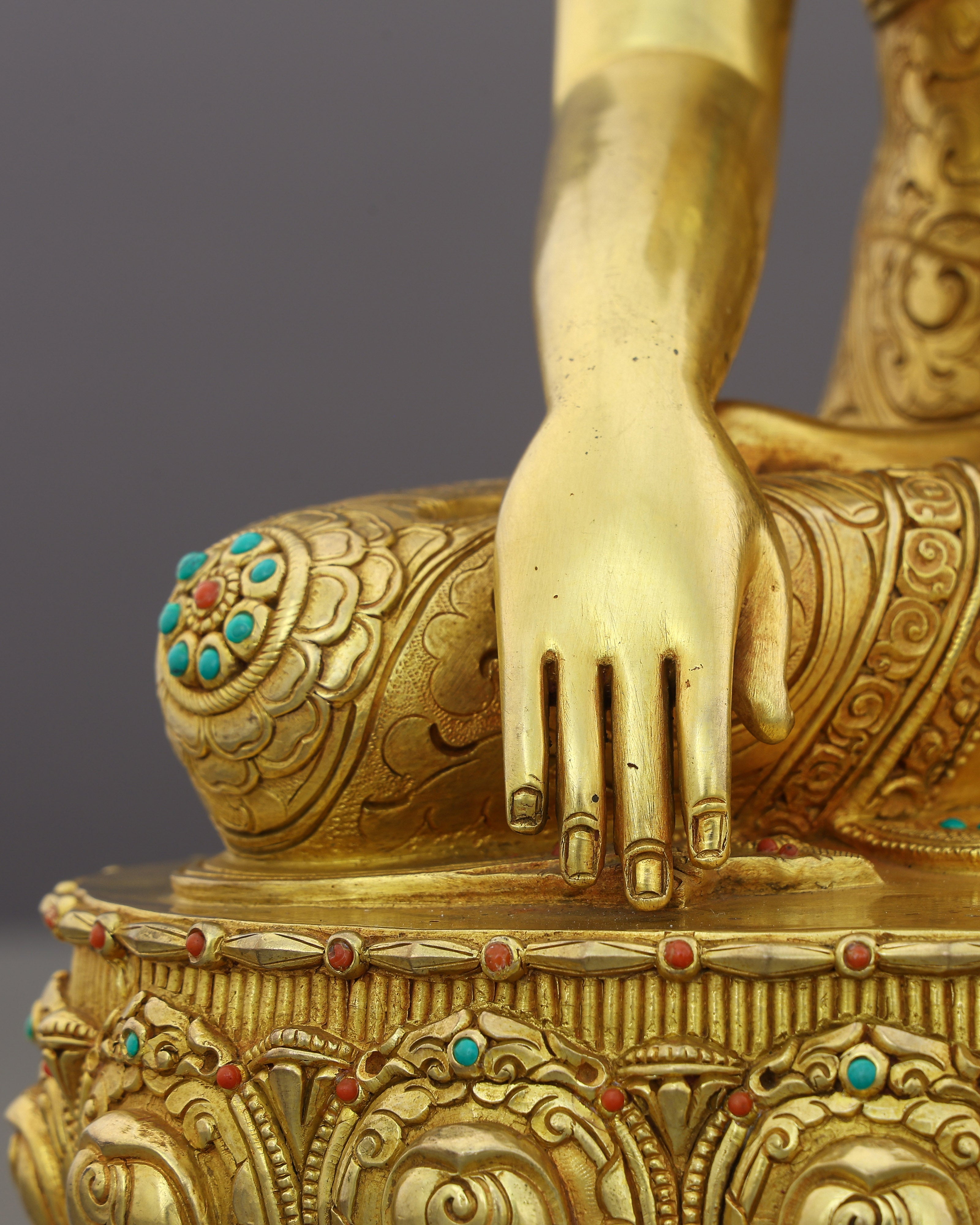 Awakened in Gold | Sakyamuni Buddha Statue That Commands Reverence
