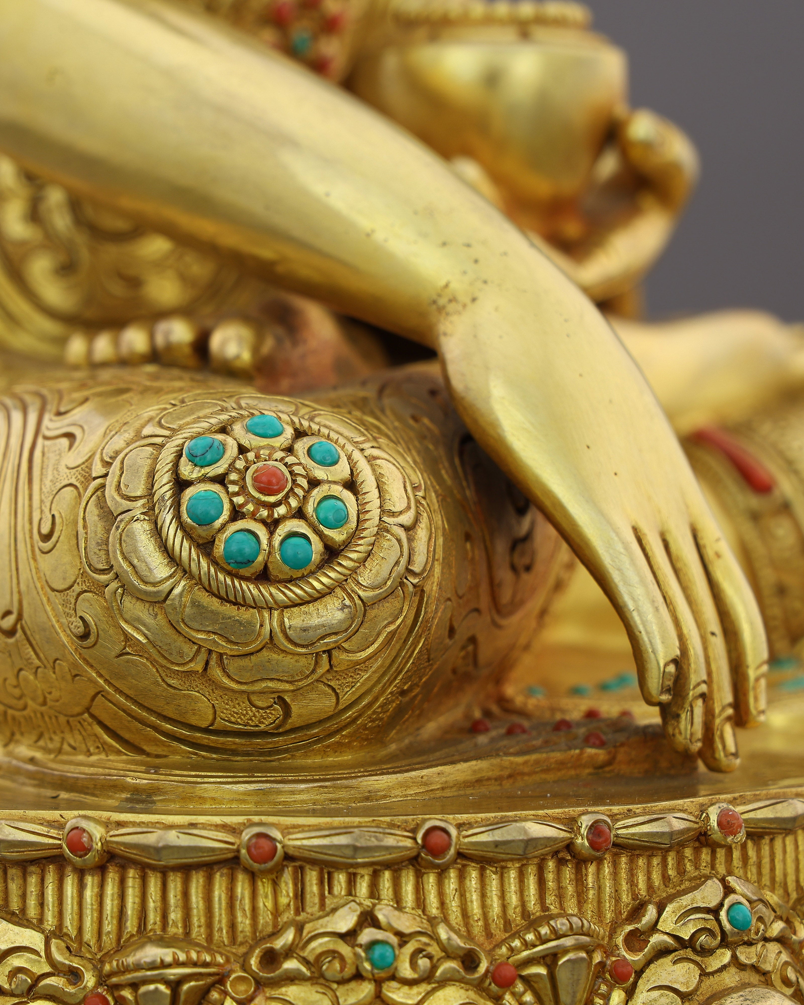 Awakened in Gold | Sakyamuni Buddha Statue That Commands Reverence