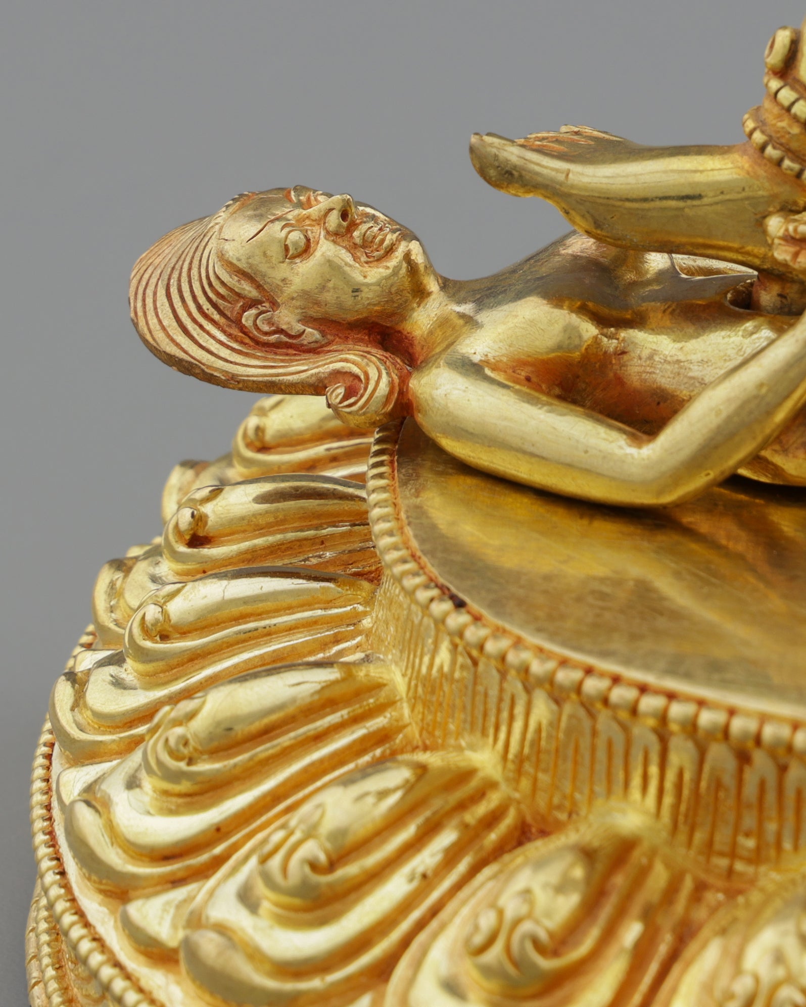 Chinnamasta Statue | Golden Embodiment of Transcendent Wisdom and Self-Sacrifice