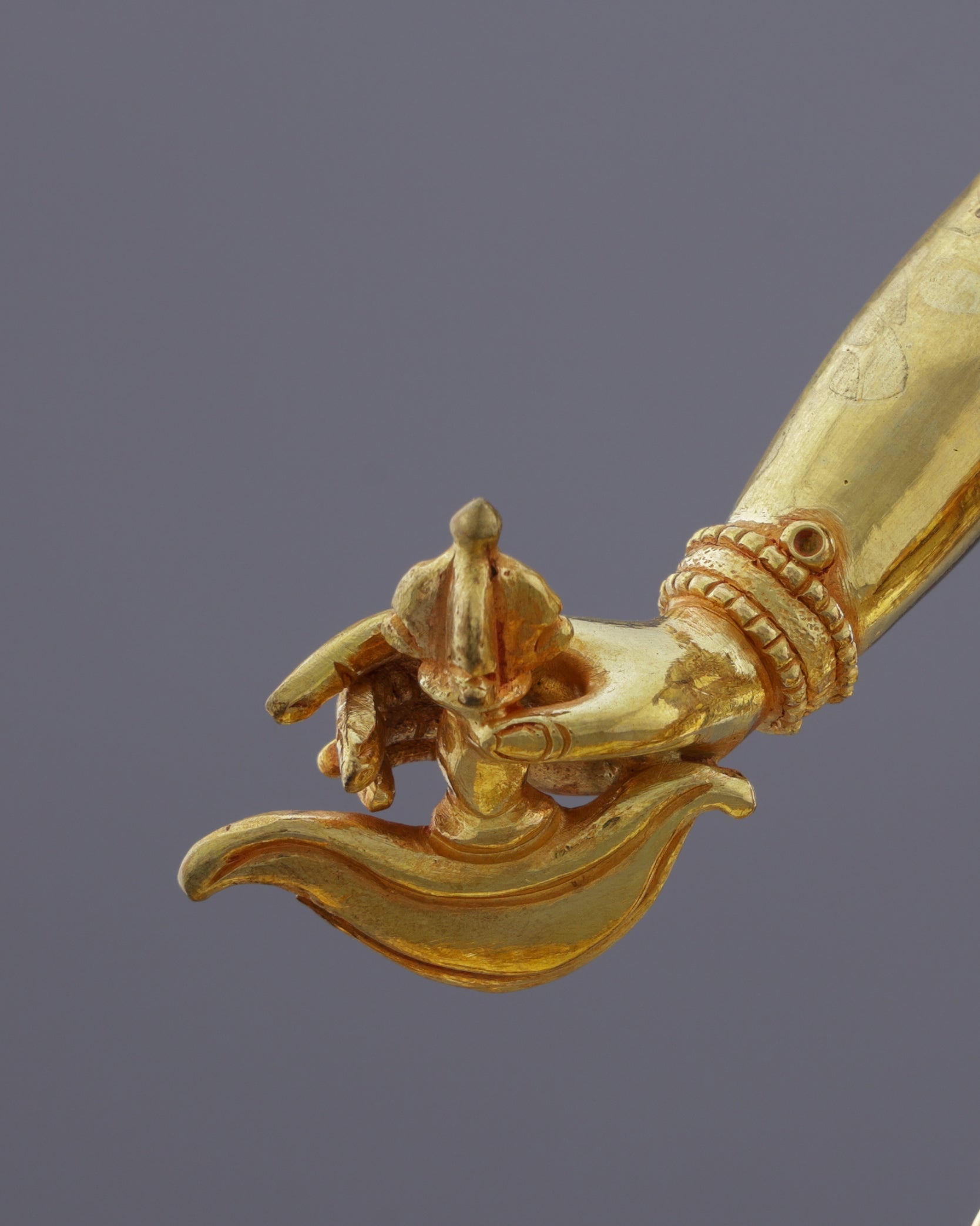 Chinnamasta Statue | Golden Embodiment of Transcendent Wisdom and Self-Sacrifice