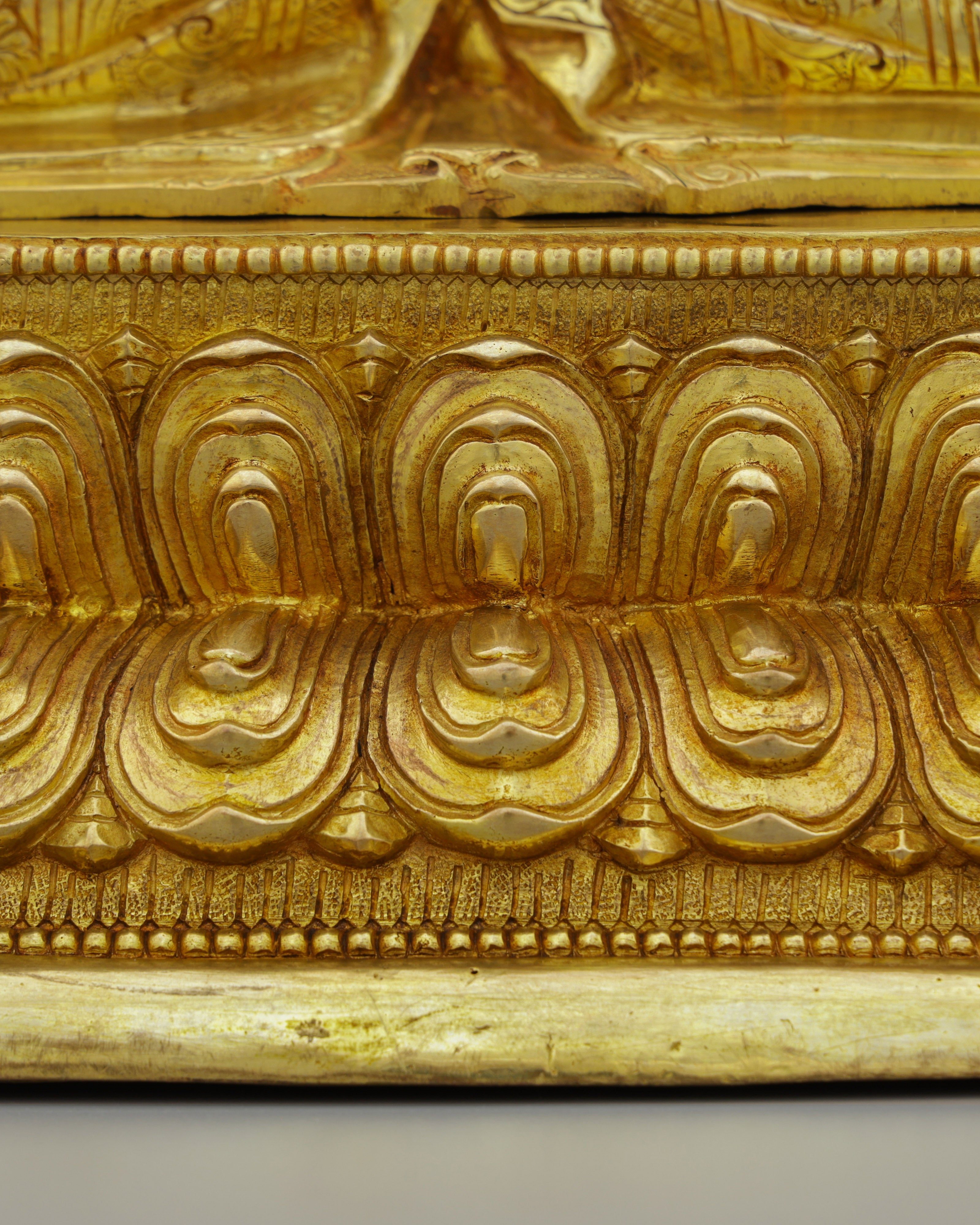 Chengresi Statue | The Golden Embodiment of Infinite Compassion