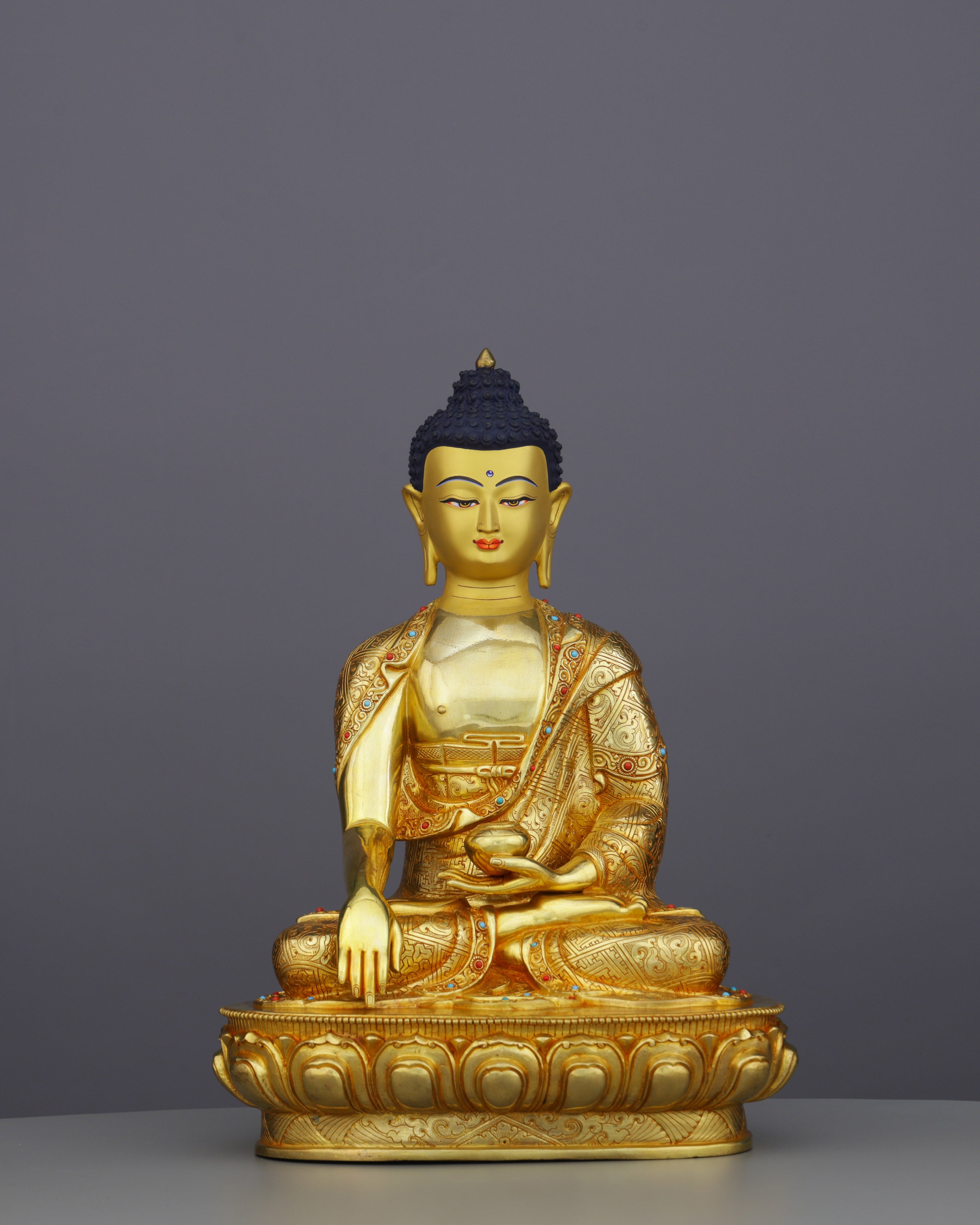 Sakyamuni Buddha Statue | The Enlightened One in Resplendent Gold