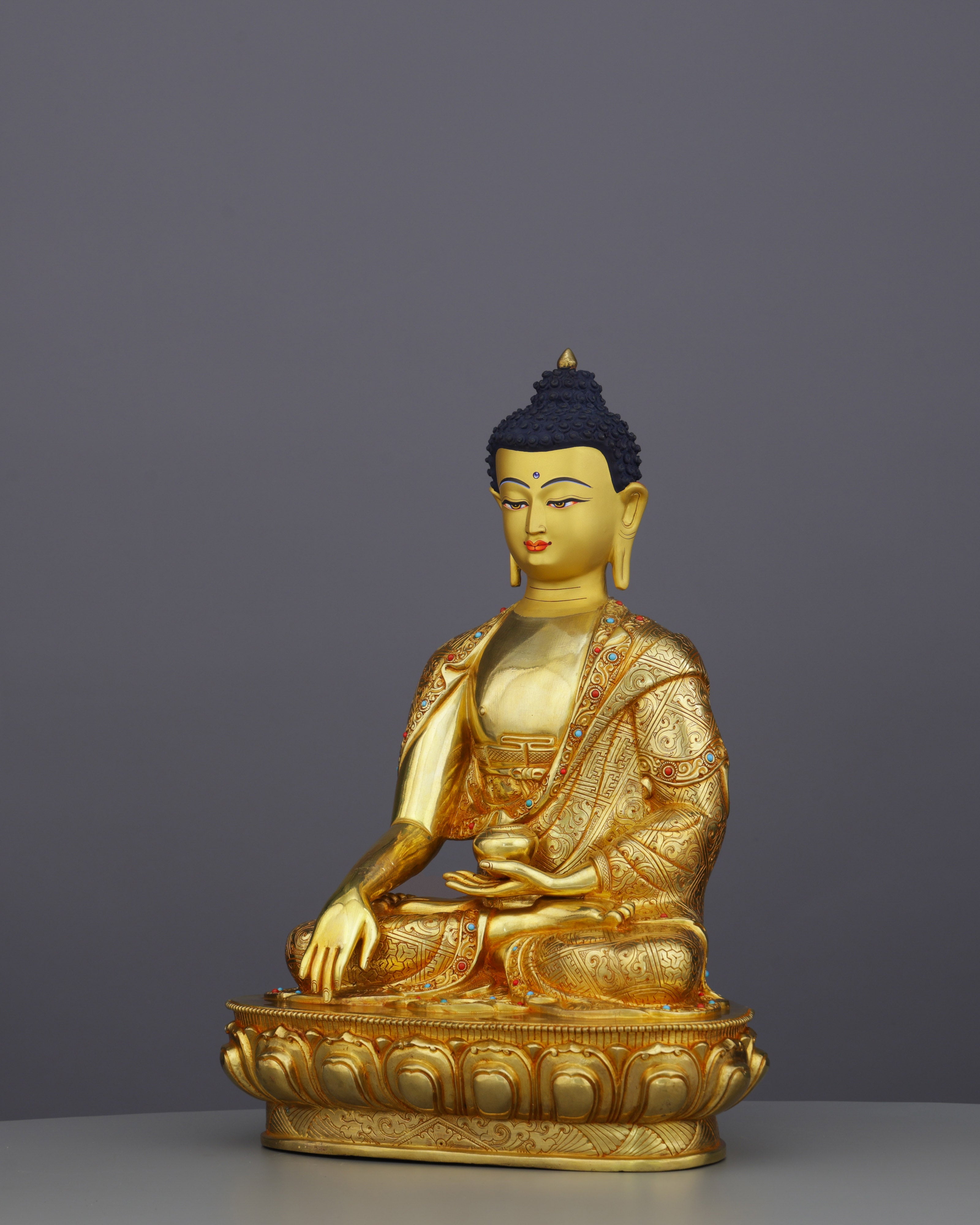 Sakyamuni Buddha Statue | The Enlightened One in Resplendent Gold