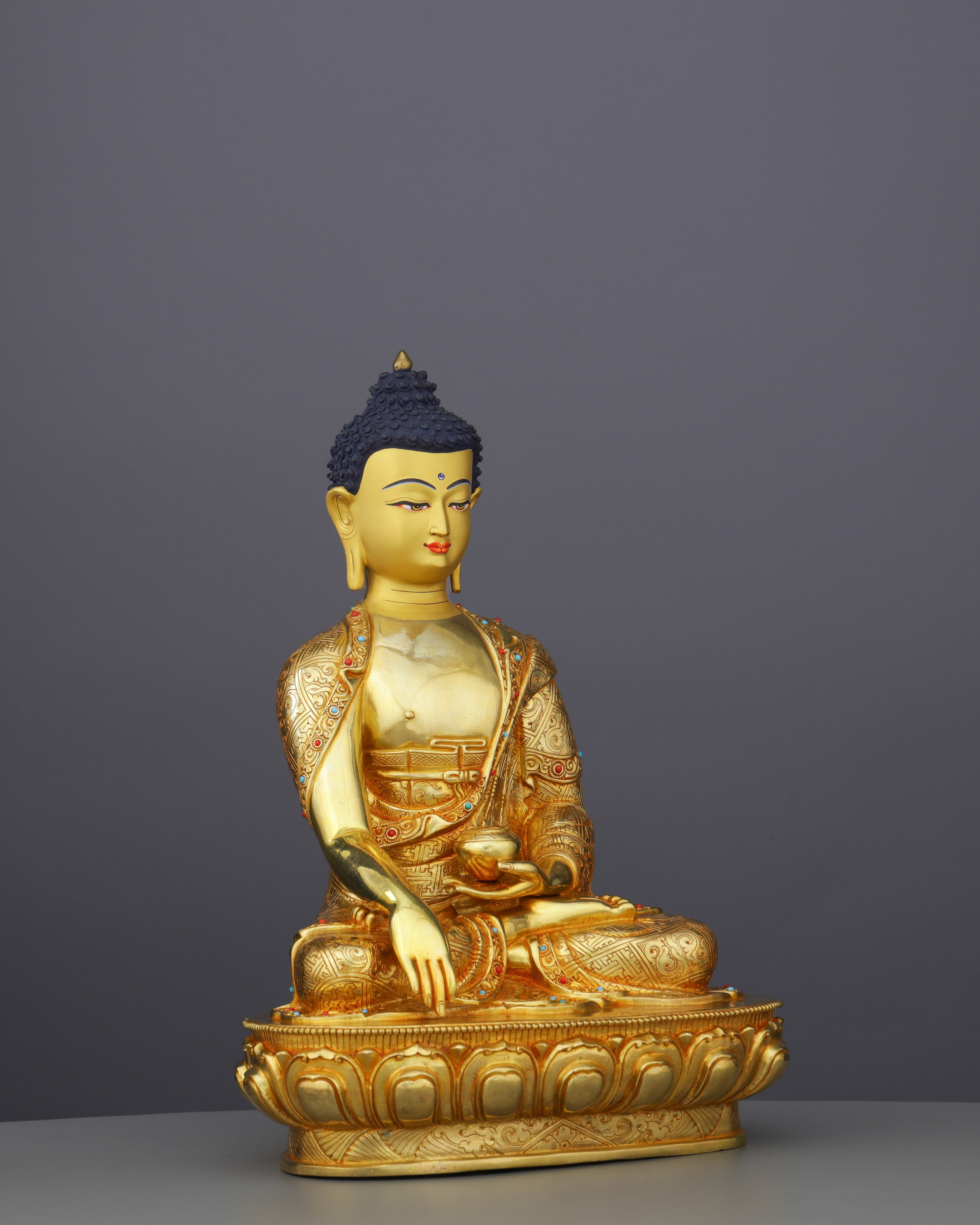 Sakyamuni Buddha Statue | The Enlightened One in Resplendent Gold