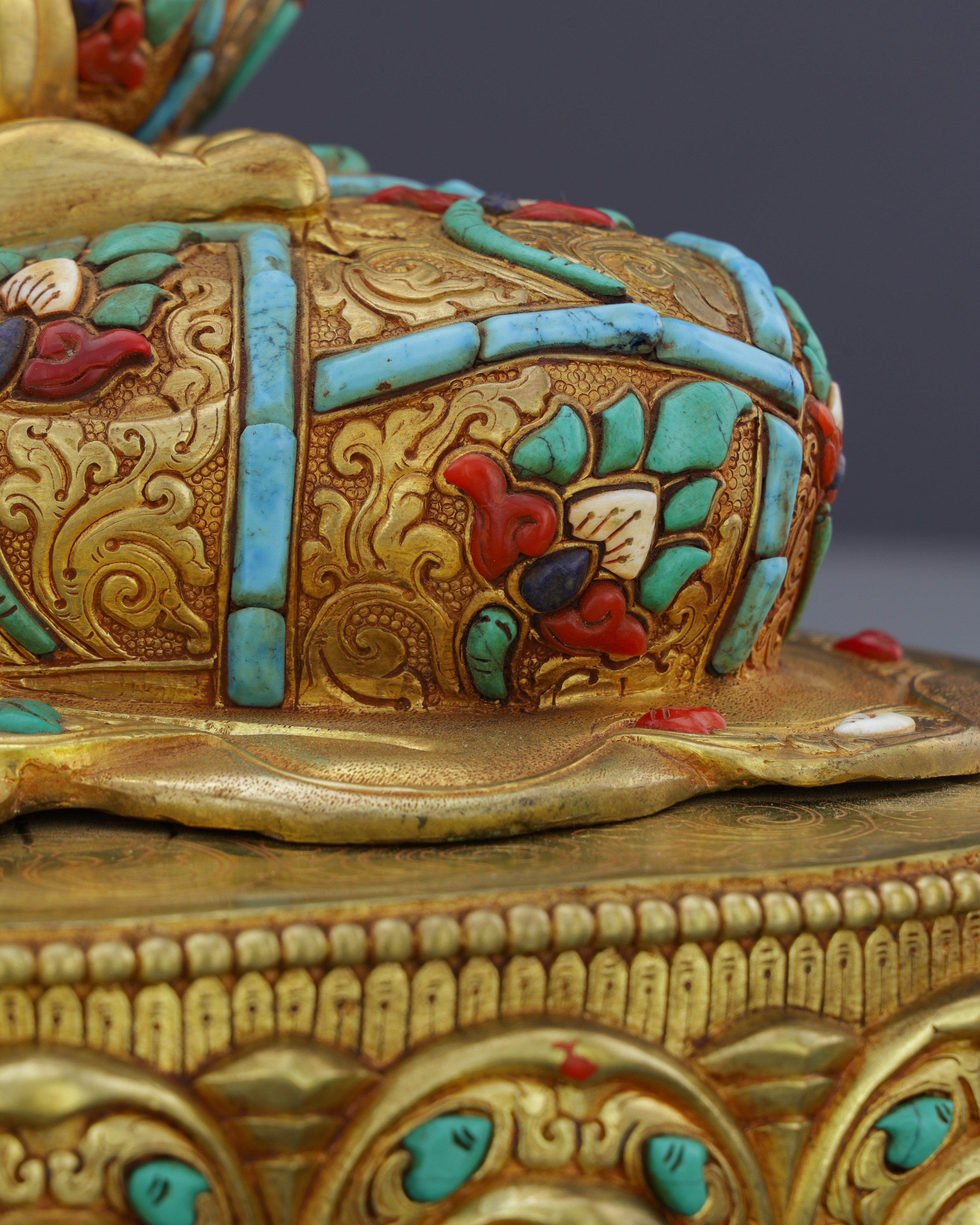 Sakyamuni Buddha Statue | Magnificent Enlightenment in Gold and Gems