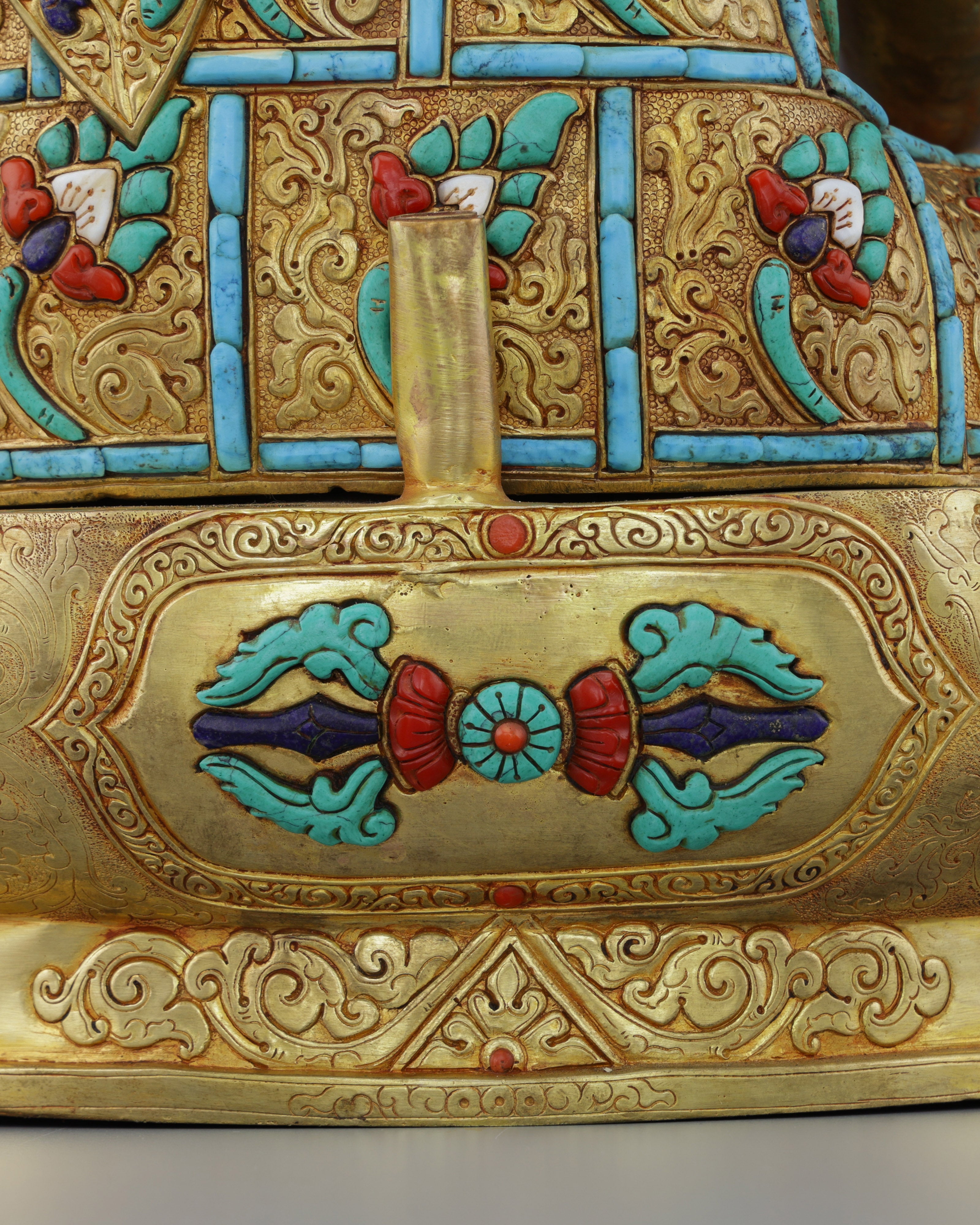 Sakyamuni Buddha Statue | Magnificent Enlightenment in Gold and Gems