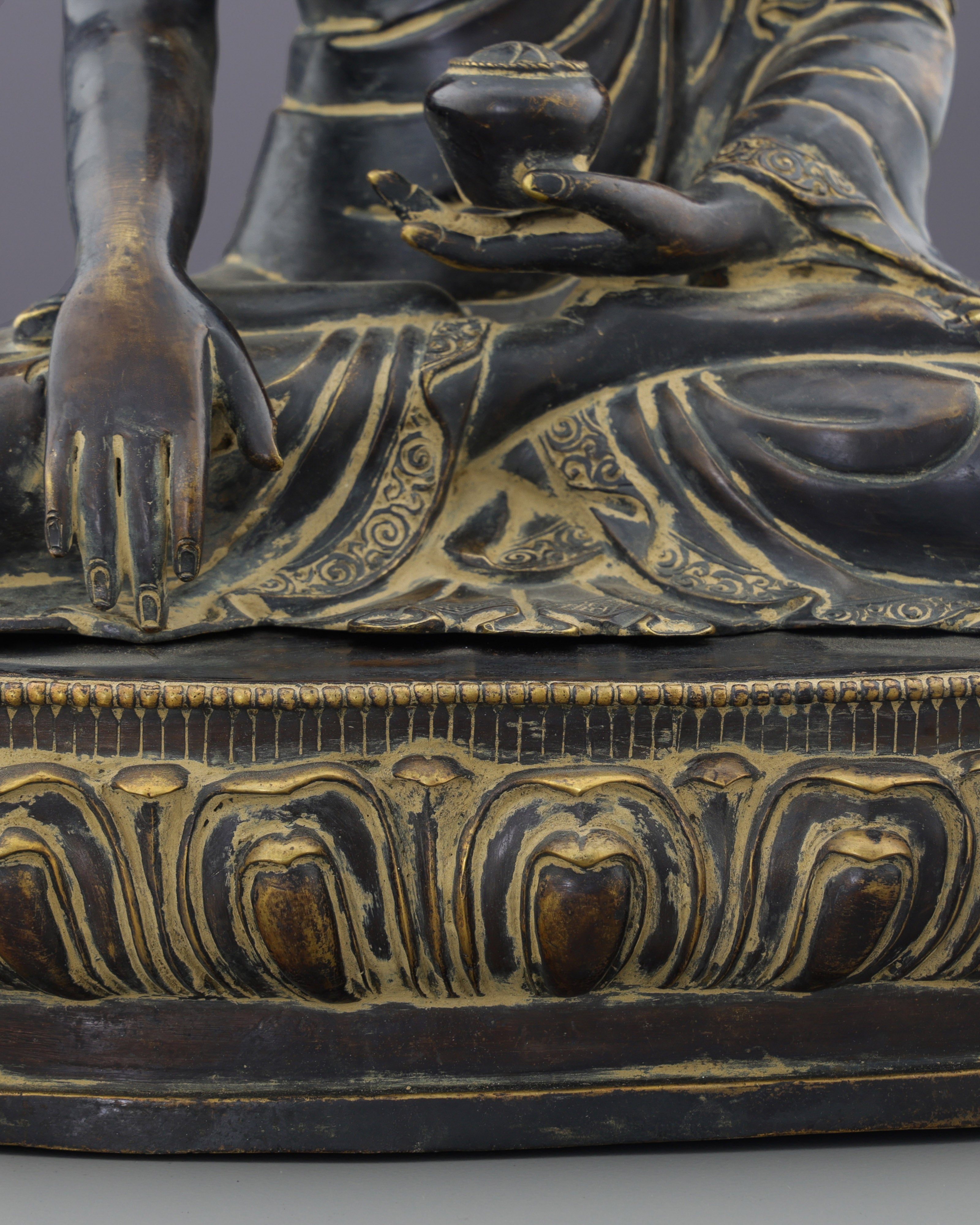 Antique Sakyamuni Buddha Statue | Timeless Enlightenment