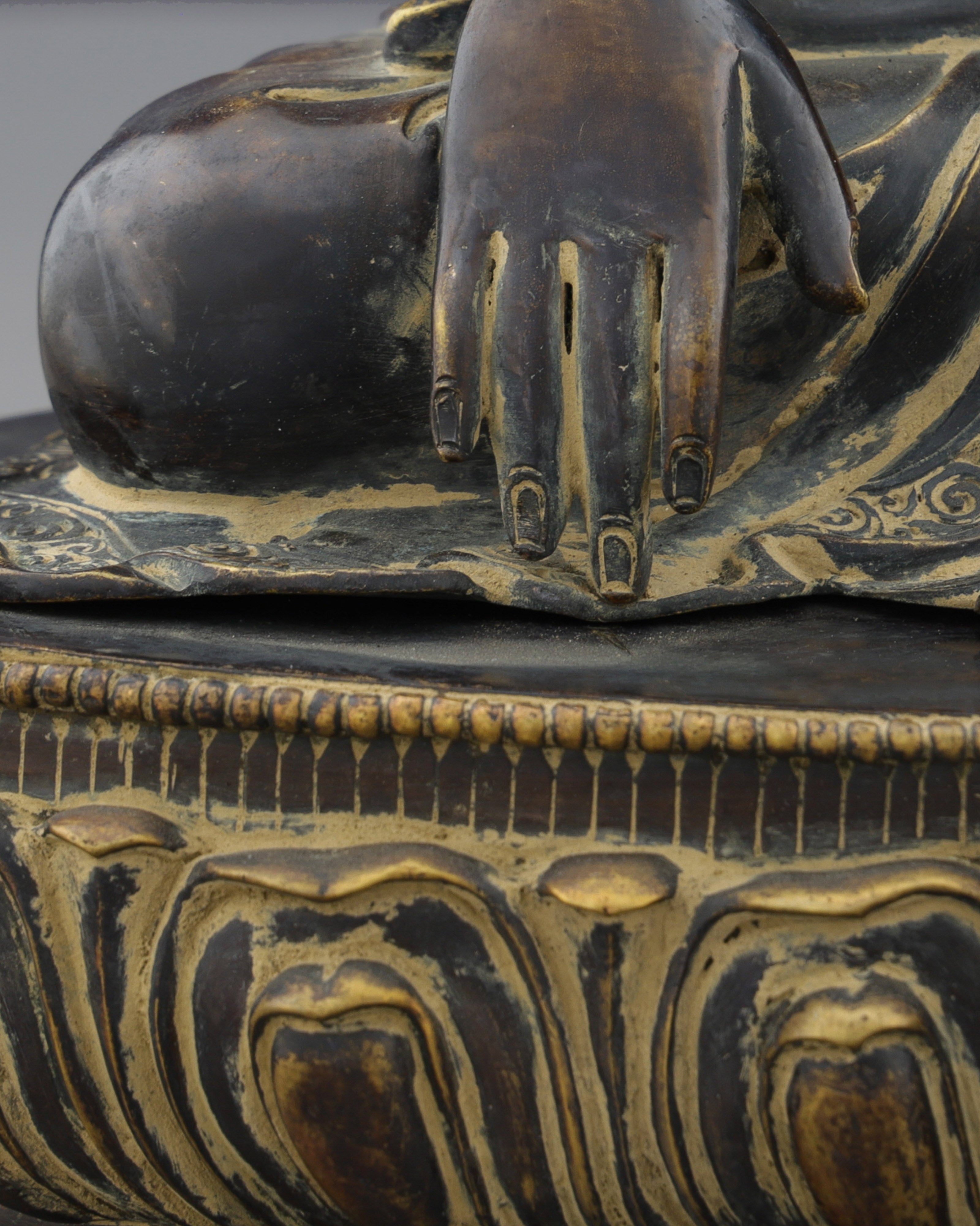 Antique Sakyamuni Buddha Statue | Timeless Enlightenment