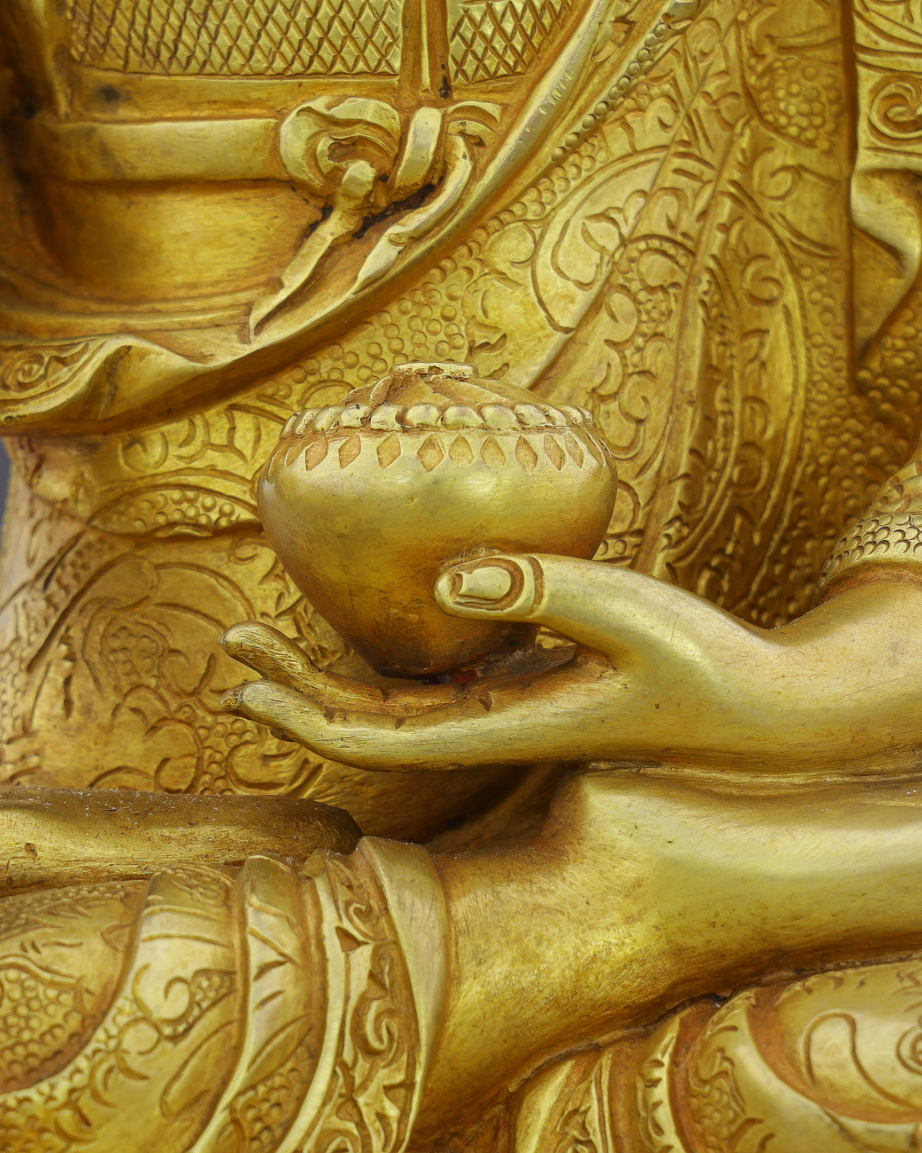 Golden Reverence | Handcrafted Sakyamuni Buddha Statue