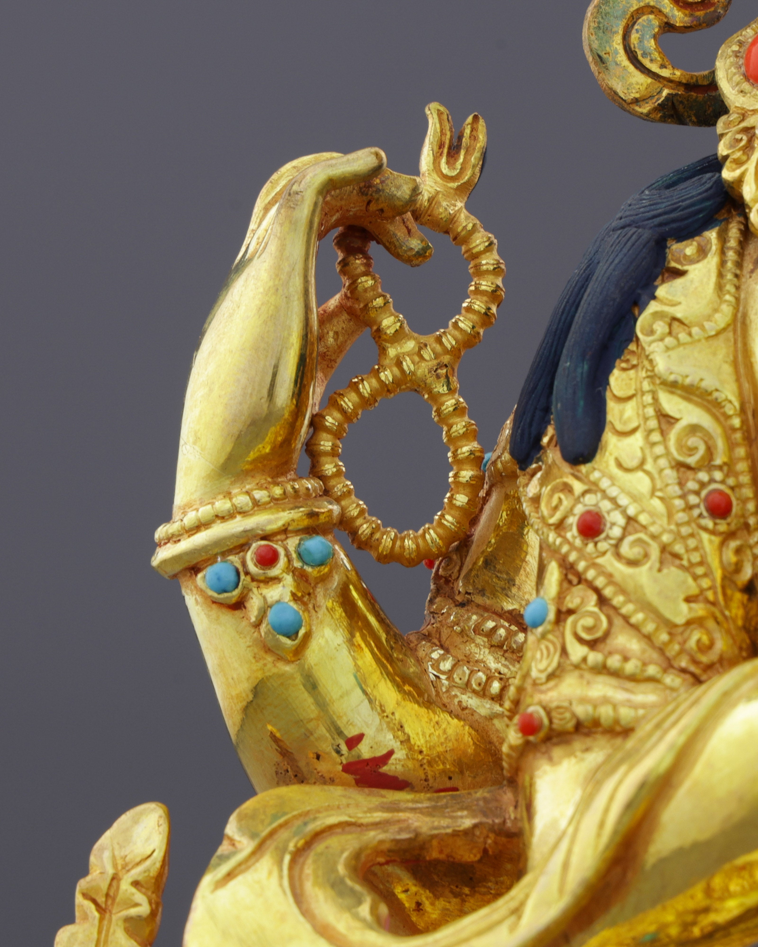 Chengresi Statue | Divine Compassion in Golden Splendor