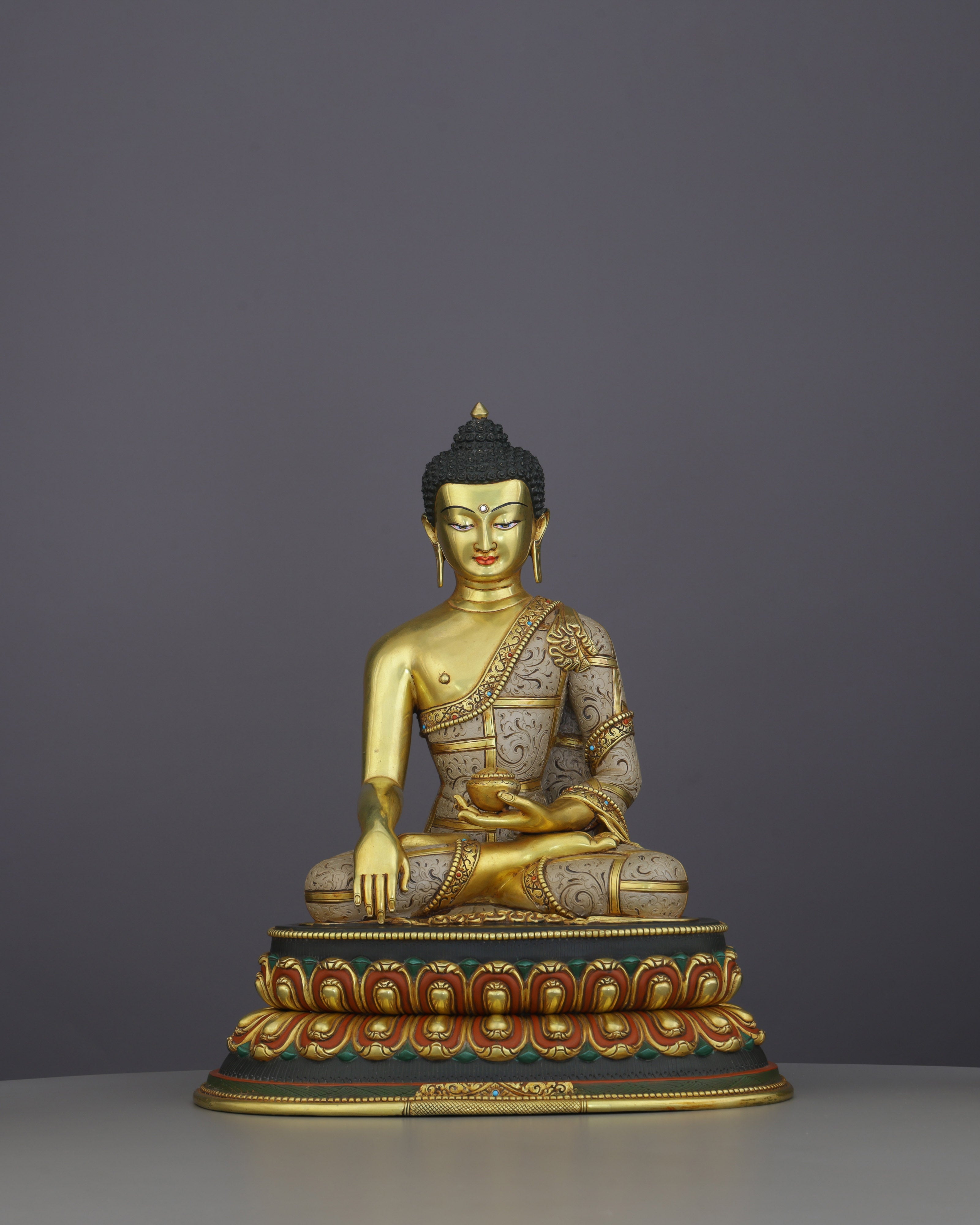 Gold, Stillness, and Awakening | Sakyamuni Buddha Statue