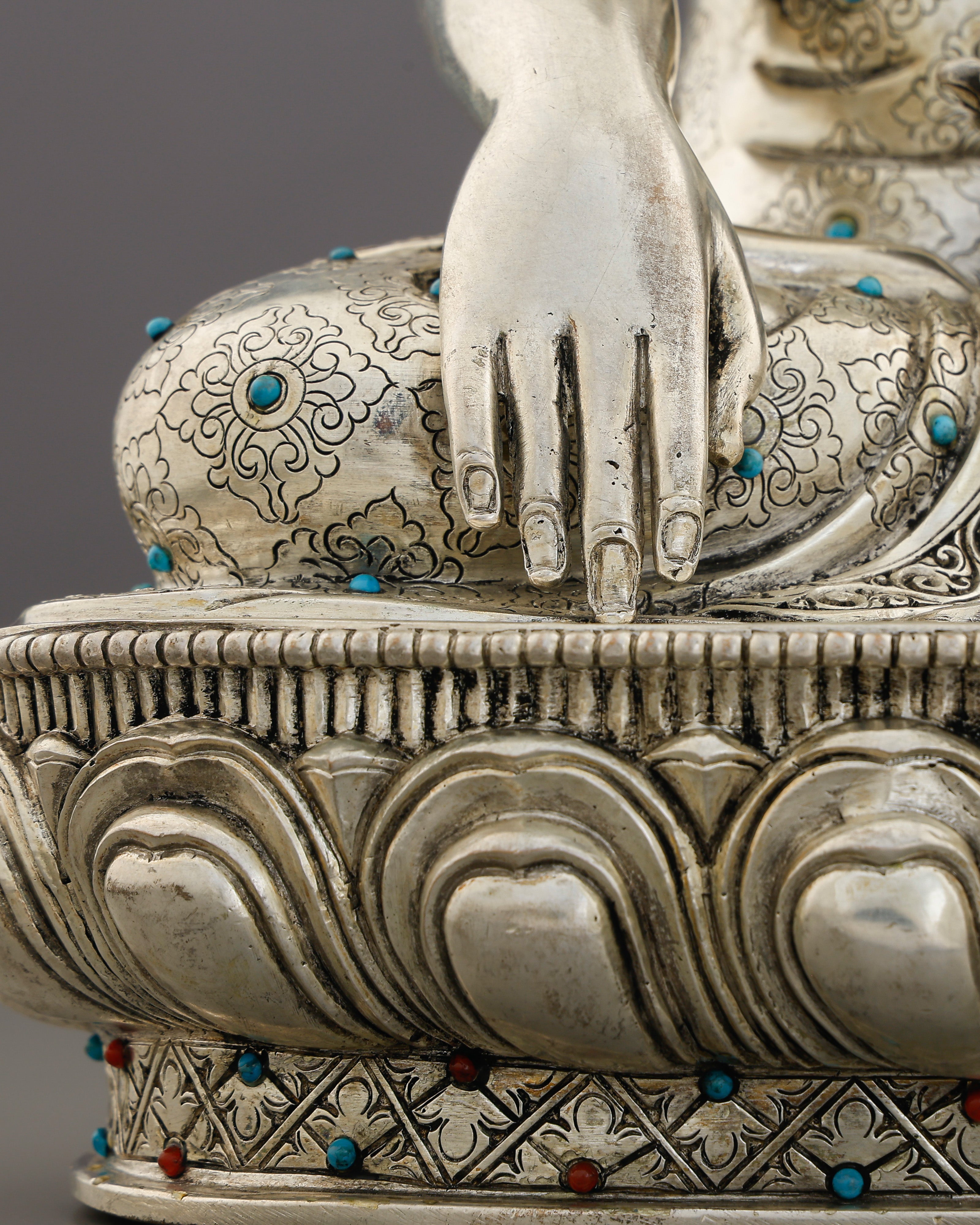 Sakyamuni Buddha Statue | Timeless Enlightenment in Moonlit Splendor