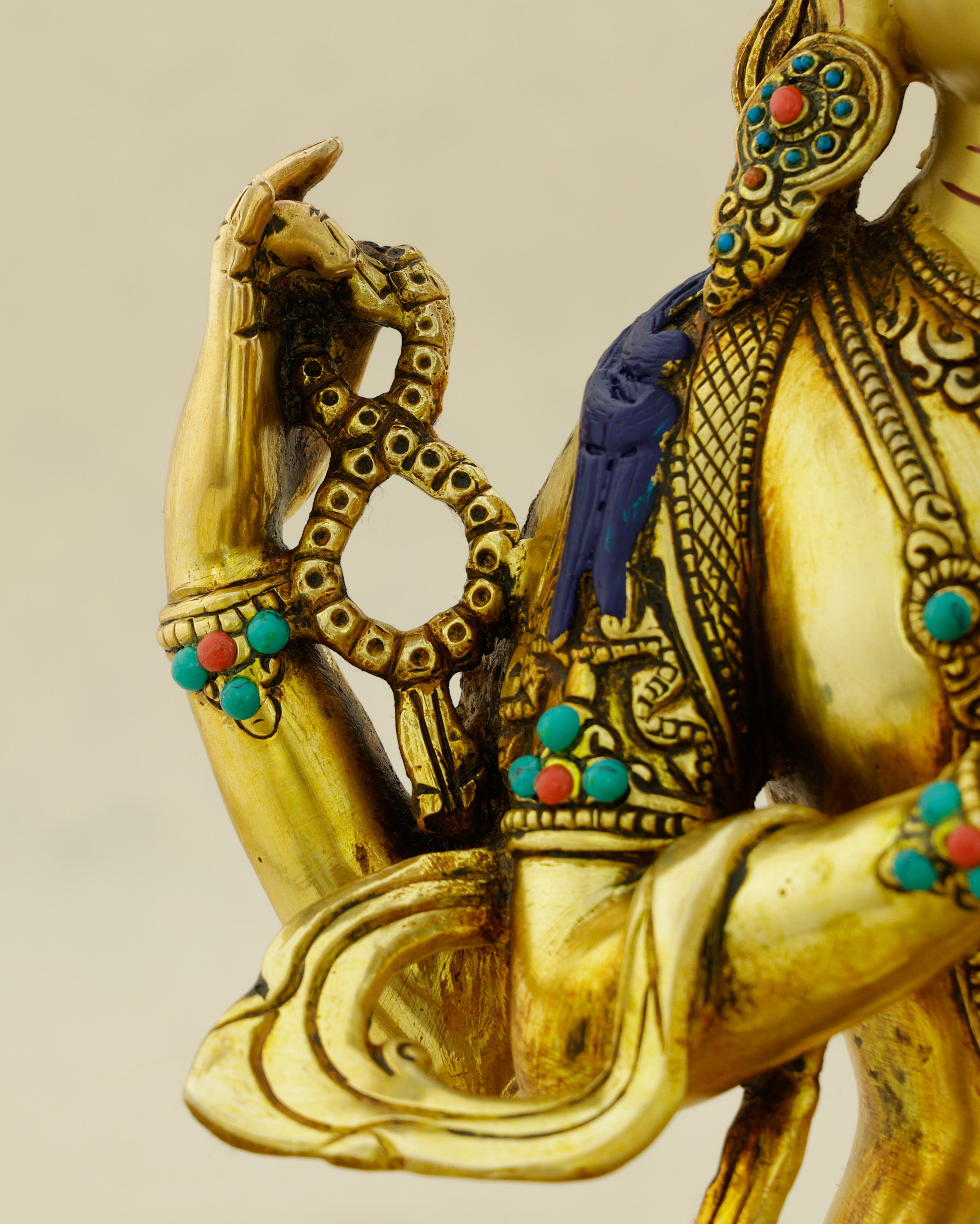 Every Arm Reaches Toward You | 24K Gold Gilded Chengresi Statue