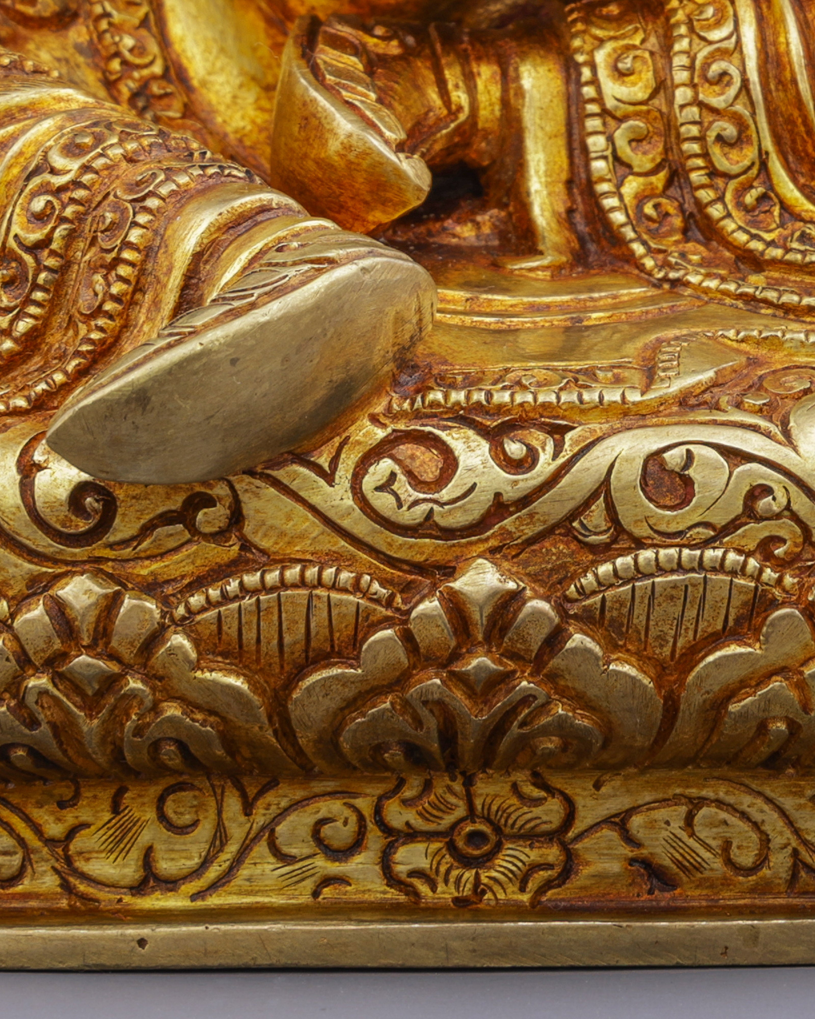 Golden Radiance | Exquisite Guru Ringpoche Masterpiece